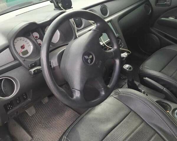 Черный Мицубиси Аутлендер, объемом двигателя 2 л и пробегом 263 тыс. км за 6900 $, фото 8 на Automoto.ua