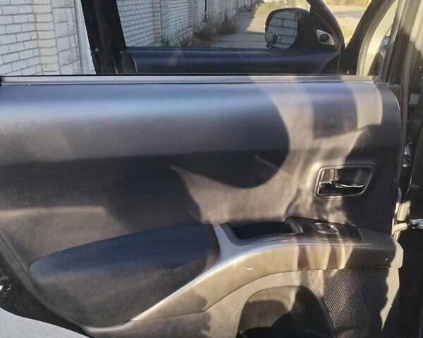 Черный Мицубиси Аутлендер, объемом двигателя 2.4 л и пробегом 199 тыс. км за 9000 $, фото 5 на Automoto.ua