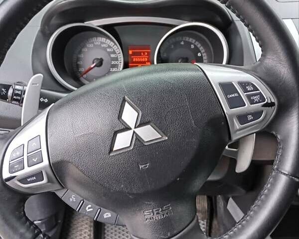 Чорний Міцубісі Аутлендер, об'ємом двигуна 2.36 л та пробігом 265 тис. км за 8800 $, фото 11 на Automoto.ua