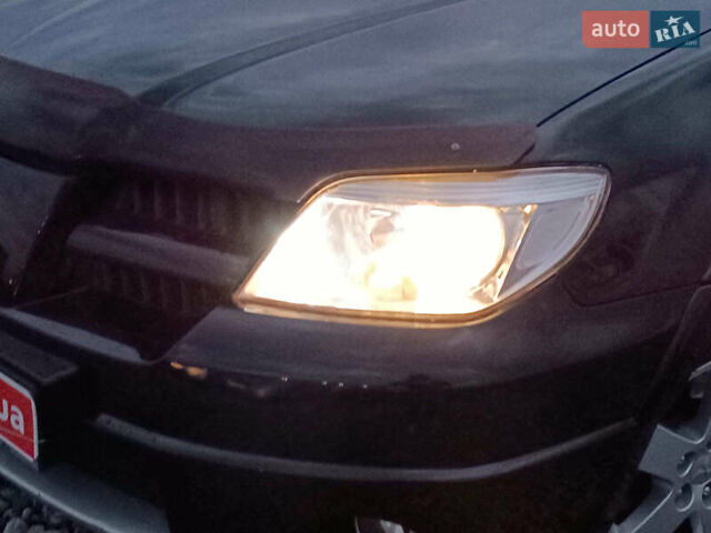 Чорний Міцубісі Аутлендер, об'ємом двигуна 2 л та пробігом 271 тис. км за 6940 $, фото 1 на Automoto.ua