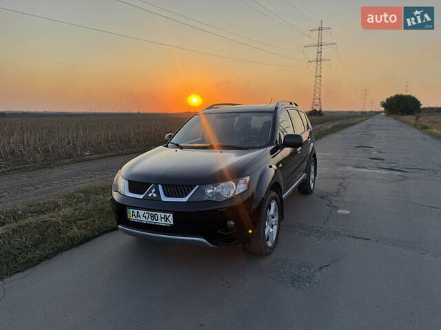 Чорний Міцубісі Аутлендер, об'ємом двигуна 3 л та пробігом 236 тис. км за 9800 $, фото 5 на Automoto.ua