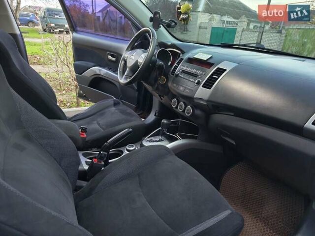 Черный Мицубиси Аутлендер, объемом двигателя 2.36 л и пробегом 192 тыс. км за 8800 $, фото 4 на Automoto.ua
