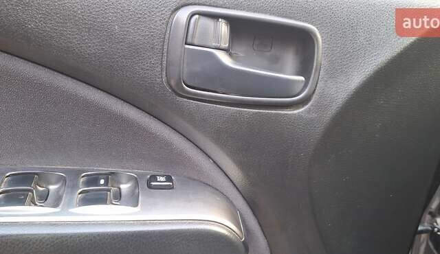 Міцубісі Аутлендер 2008 у Галиче на Automoto.ua Чорний Міцубісі Аутлендер, об'ємом двигуна 2 л та пробігом 112 тис. км за 7350 $, фото 14 на Automoto.ua