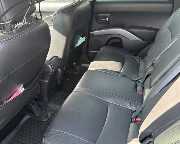 Черный Мицубиси Аутлендер, объемом двигателя 2.36 л и пробегом 240 тыс. км за 9599 $, фото 17 на Automoto.ua