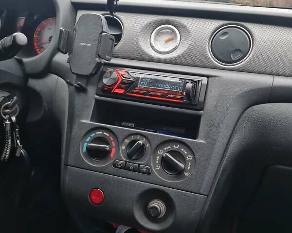 Черный Мицубиси Аутлендер, объемом двигателя 2 л и пробегом 212 тыс. км за 7900 $, фото 5 на Automoto.ua