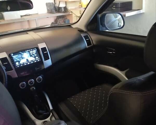 Черный Мицубиси Аутлендер, объемом двигателя 2.35 л и пробегом 245 тыс. км за 8000 $, фото 9 на Automoto.ua