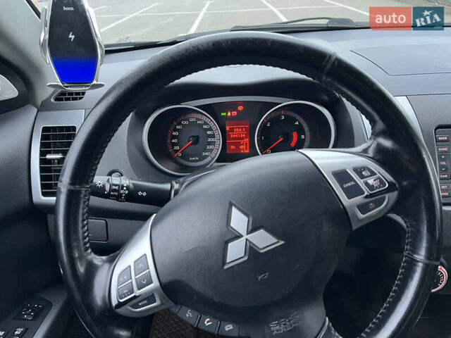Черный Мицубиси Аутлендер, объемом двигателя 1.97 л и пробегом 244 тыс. км за 8800 $, фото 11 на Automoto.ua