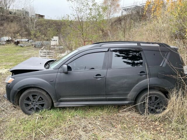 Черный Мицубиси Аутлендер, объемом двигателя 2 л и пробегом 360 тыс. км за 2000 $, фото 1 на Automoto.ua