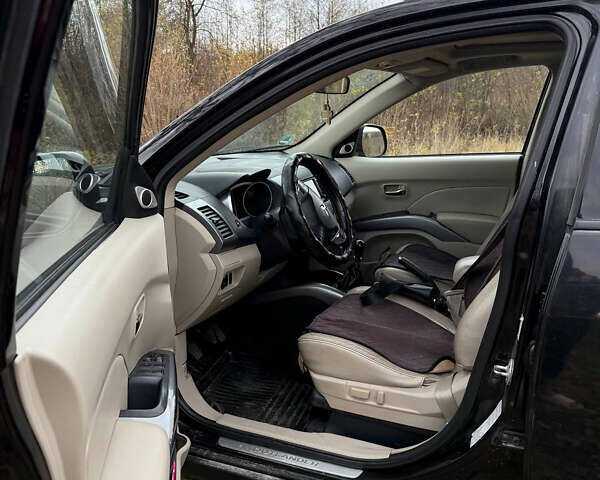 Черный Мицубиси Аутлендер, объемом двигателя 2.18 л и пробегом 233 тыс. км за 9600 $, фото 5 на Automoto.ua