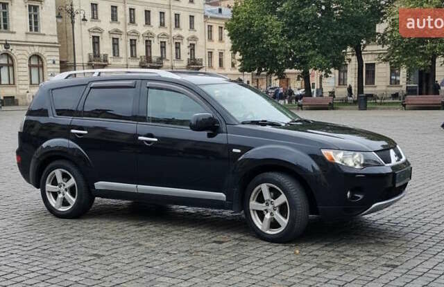Черный Мицубиси Аутлендер, объемом двигателя 2.36 л и пробегом 246 тыс. км за 9700 $, фото 1 на Automoto.ua