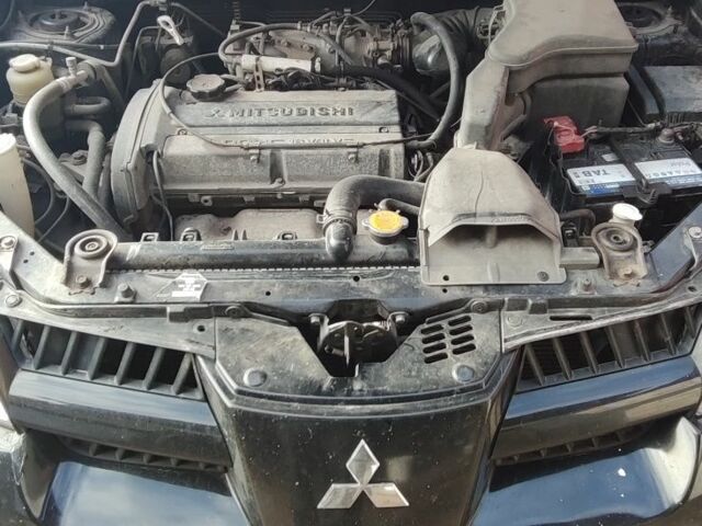 Черный Мицубиси Аутлендер, объемом двигателя 2 л и пробегом 212 тыс. км за 6900 $, фото 7 на Automoto.ua