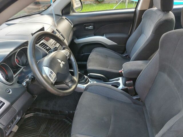 Черный Мицубиси Аутлендер, объемом двигателя 2 л и пробегом 249 тыс. км за 8750 $, фото 7 на Automoto.ua