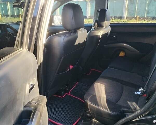 Черный Мицубиси Аутлендер, объемом двигателя 2.4 л и пробегом 199 тыс. км за 9000 $, фото 4 на Automoto.ua