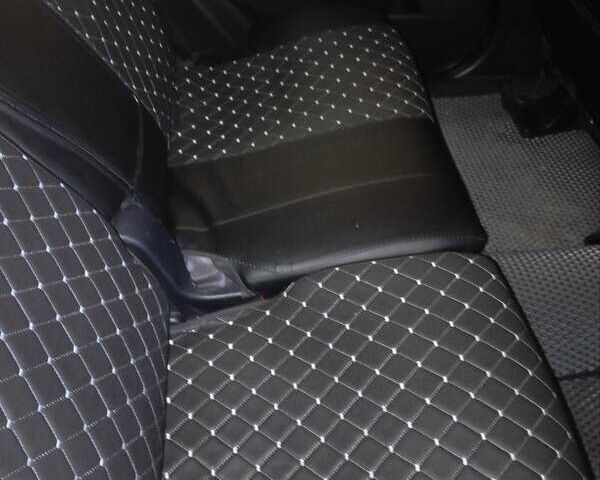 Черный Мицубиси Аутлендер, объемом двигателя 2.35 л и пробегом 245 тыс. км за 8000 $, фото 6 на Automoto.ua