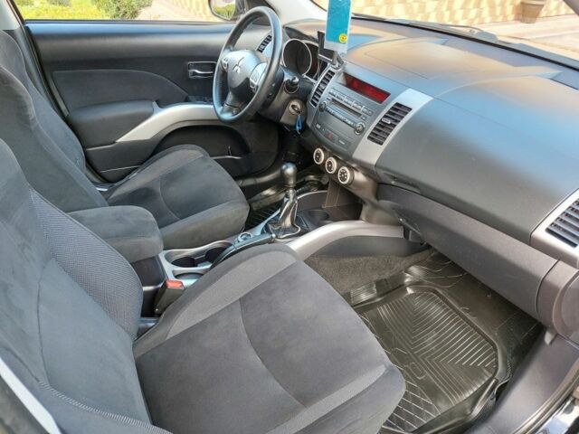 Черный Мицубиси Аутлендер, объемом двигателя 2 л и пробегом 249 тыс. км за 8750 $, фото 9 на Automoto.ua