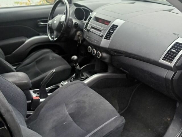 Черный Мицубиси Аутлендер, объемом двигателя 2 л и пробегом 226 тыс. км за 4700 $, фото 6 на Automoto.ua