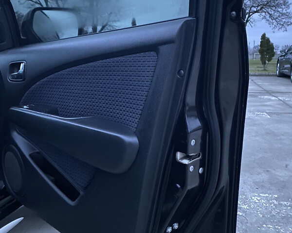 Чорний Міцубісі Аутлендер, об'ємом двигуна 2 л та пробігом 271 тис. км за 6799 $, фото 6 на Automoto.ua