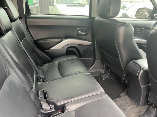 Черный Мицубиси Аутлендер, объемом двигателя 3 л и пробегом 235 тыс. км за 9800 $, фото 13 на Automoto.ua