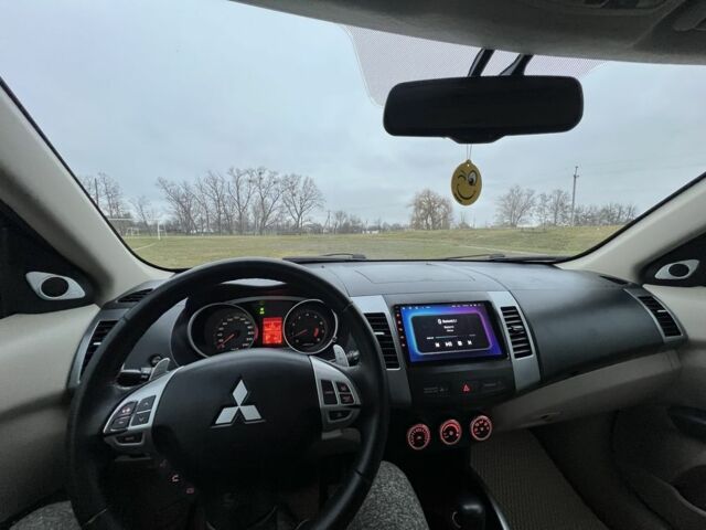 Черный Мицубиси Аутлендер, объемом двигателя 2.4 л и пробегом 230 тыс. км за 8800 $, фото 7 на Automoto.ua