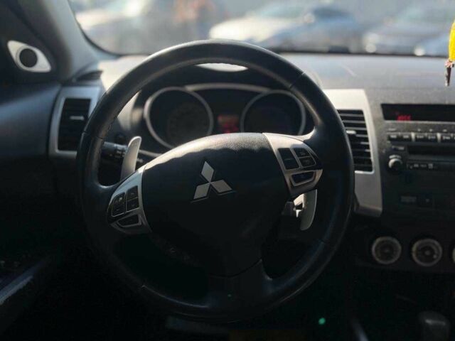 Черный Мицубиси Аутлендер, объемом двигателя 3 л и пробегом 308 тыс. км за 7600 $, фото 18 на Automoto.ua