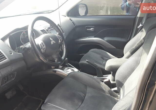Чорний Міцубісі Аутлендер, об'ємом двигуна 2.36 л та пробігом 277 тис. км за 8500 $, фото 7 на Automoto.ua