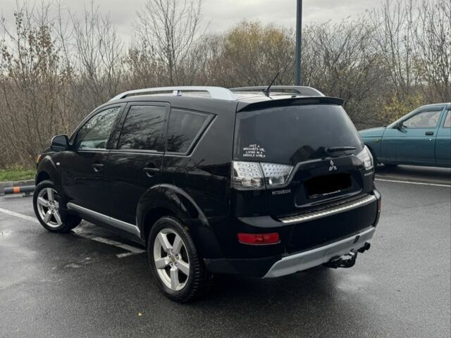 Черный Мицубиси Аутлендер, объемом двигателя 2 л и пробегом 320 тыс. км за 4800 $, фото 3 на Automoto.ua