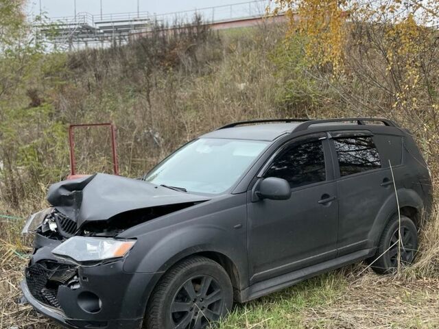 Черный Мицубиси Аутлендер, объемом двигателя 2 л и пробегом 360 тыс. км за 2000 $, фото 5 на Automoto.ua