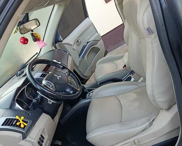 Черный Мицубиси Аутлендер, объемом двигателя 2.36 л и пробегом 203 тыс. км за 9200 $, фото 21 на Automoto.ua