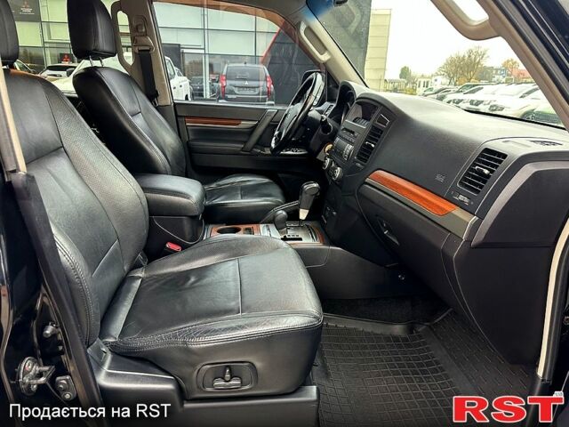 Черный Мицубиси Аутлендер, объемом двигателя 3 л и пробегом 218 тыс. км за 11950 $, фото 11 на Automoto.ua