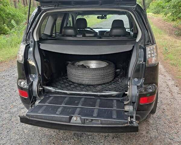 Черный Мицубиси Аутлендер, объемом двигателя 2.36 л и пробегом 245 тыс. км за 9200 $, фото 7 на Automoto.ua