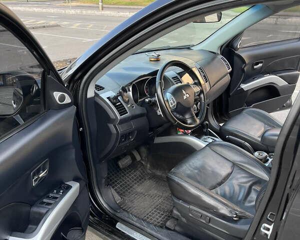 Черный Мицубиси Аутлендер, объемом двигателя 2.4 л и пробегом 237 тыс. км за 5000 $, фото 12 на Automoto.ua