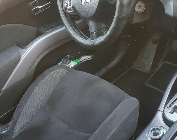 Чорний Міцубісі Аутлендер, об'ємом двигуна 2.4 л та пробігом 325 тис. км за 7500 $, фото 9 на Automoto.ua