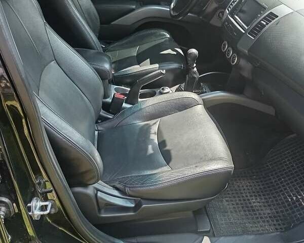 Черный Мицубиси Аутлендер, объемом двигателя 2.2 л и пробегом 279 тыс. км за 11000 $, фото 12 на Automoto.ua