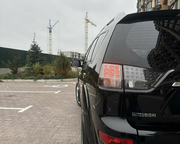 Черный Мицубиси Аутлендер, объемом двигателя 3 л и пробегом 260 тыс. км за 9500 $, фото 5 на Automoto.ua