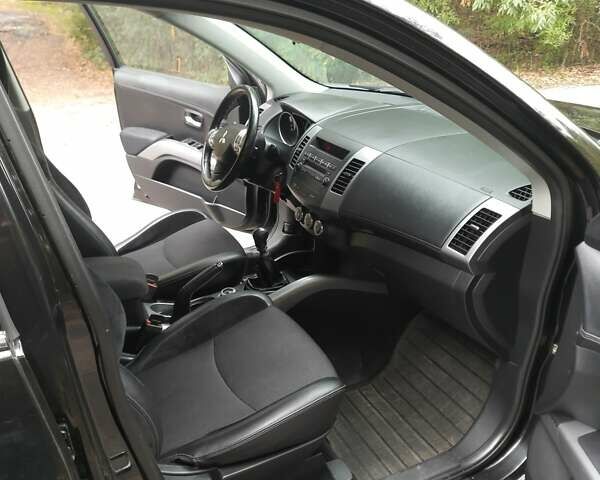 Чорний Міцубісі Аутлендер, об'ємом двигуна 2 л та пробігом 220 тис. км за 10700 $, фото 5 на Automoto.ua