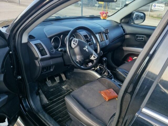 Чорний Міцубісі Аутлендер, об'ємом двигуна 2 л та пробігом 310 тис. км за 9800 $, фото 6 на Automoto.ua