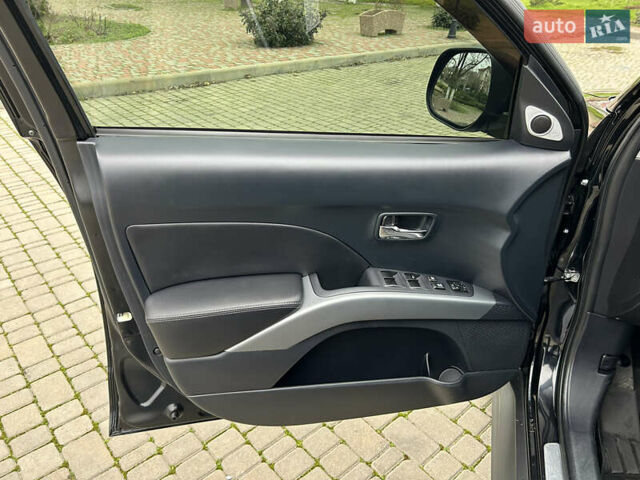 Черный Мицубиси Аутлендер, объемом двигателя 3 л и пробегом 77 тыс. км за 11800 $, фото 9 на Automoto.ua