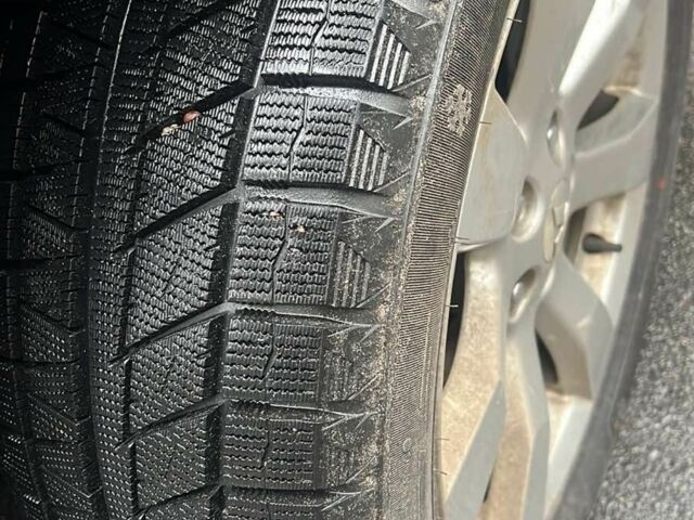 Черный Мицубиси Аутлендер, объемом двигателя 2 л и пробегом 280 тыс. км за 4500 $, фото 5 на Automoto.ua