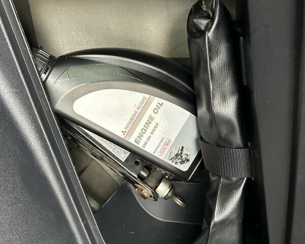 Черный Мицубиси Аутлендер, объемом двигателя 3 л и пробегом 77 тыс. км за 11800 $, фото 17 на Automoto.ua