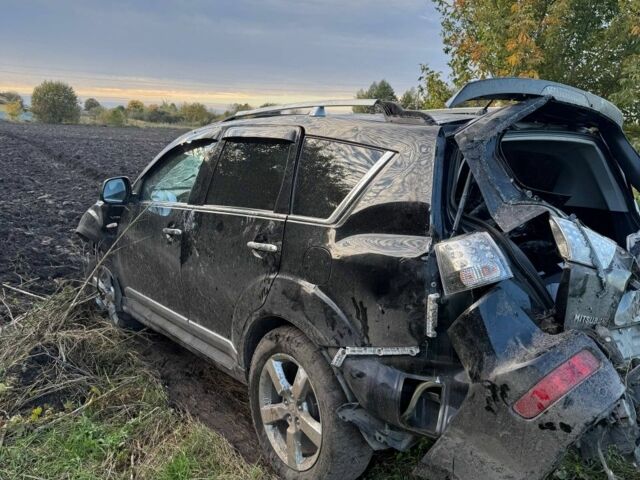 Чорний Міцубісі Аутлендер, об'ємом двигуна 3 л та пробігом 190 тис. км за 3500 $, фото 2 на Automoto.ua