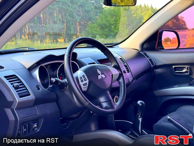 Чорний Міцубісі Аутлендер, об'ємом двигуна 2.4 л та пробігом 171 тис. км за 8999 $, фото 7 на Automoto.ua