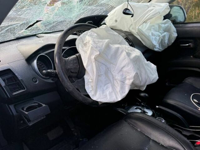 Чорний Міцубісі Аутлендер, об'ємом двигуна 3 л та пробігом 190 тис. км за 3500 $, фото 7 на Automoto.ua