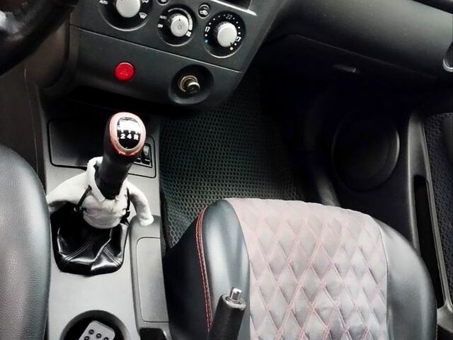 Черный Мицубиси Аутлендер, объемом двигателя 2 л и пробегом 280 тыс. км за 5800 $, фото 4 на Automoto.ua