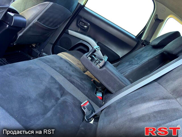 Чорний Міцубісі Аутлендер, об'ємом двигуна 2.4 л та пробігом 171 тис. км за 8999 $, фото 9 на Automoto.ua