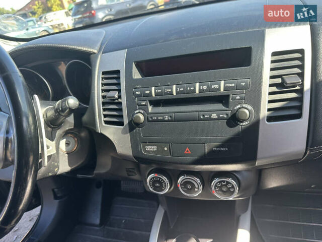 Черный Мицубиси Аутлендер, объемом двигателя 2 л и пробегом 240 тыс. км за 10999 $, фото 31 на Automoto.ua