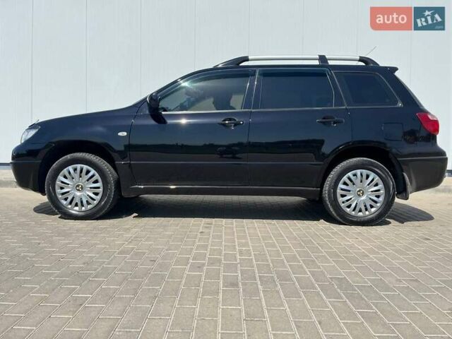 Черный Мицубиси Аутлендер, объемом двигателя 2 л и пробегом 236 тыс. км за 6699 $, фото 1 на Automoto.ua