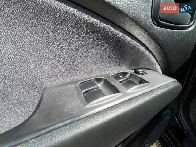 Черный Мицубиси Аутлендер, объемом двигателя 2 л и пробегом 236 тыс. км за 6699 $, фото 12 на Automoto.ua