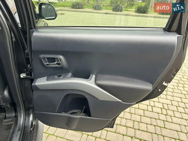 Черный Мицубиси Аутлендер, объемом двигателя 3 л и пробегом 77 тыс. км за 11800 $, фото 18 на Automoto.ua