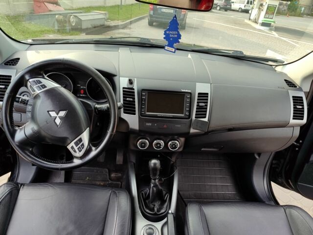 Черный Мицубиси Аутлендер, объемом двигателя 2 л и пробегом 104 тыс. км за 9900 $, фото 2 на Automoto.ua