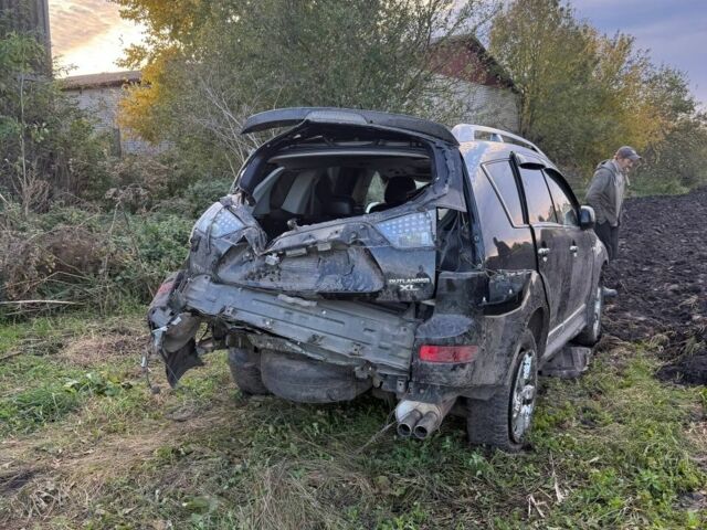 Чорний Міцубісі Аутлендер, об'ємом двигуна 3 л та пробігом 190 тис. км за 3500 $, фото 5 на Automoto.ua